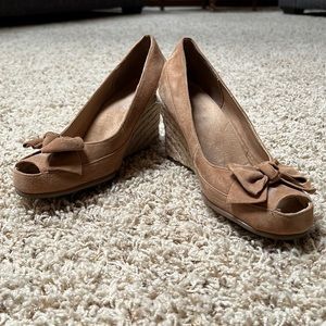 Aerosoles shoes, size 8, tan color wedge